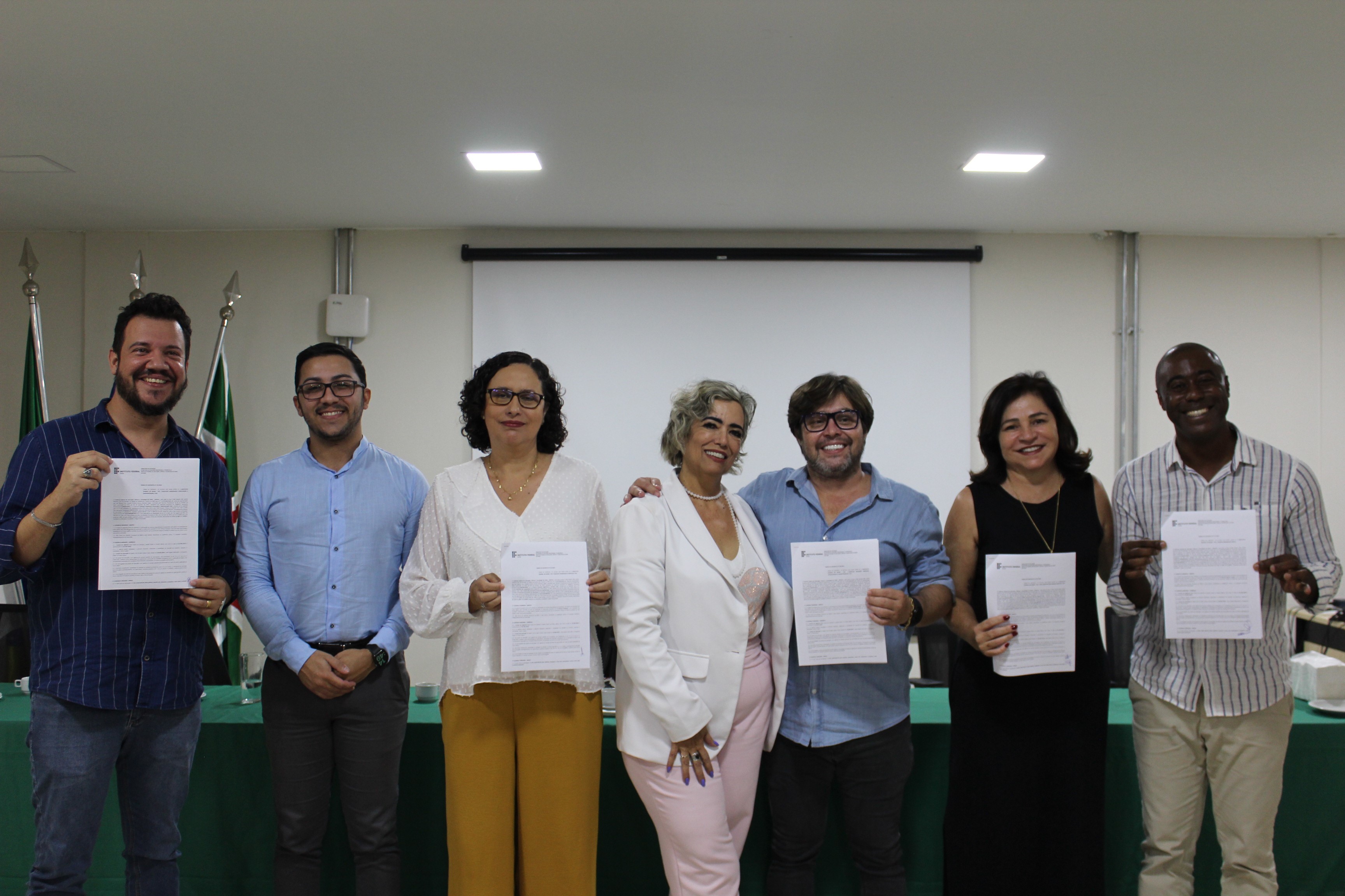 Solenidade de formalização das assinaturas dos contratos dos novos restaurantes estudantis dos câmpus Anápolis, Formosa, Águas Lindas e Goiânia Oeste e do contrato de construção do prédio da assistência estudantil do Câmpus Goiânia foi realizada na Reitoria do IFG